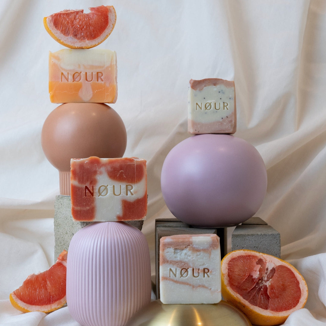Poppy Rose handgemachte Bio-Seife mit herb-rosiger Duftkomposition von NØUR