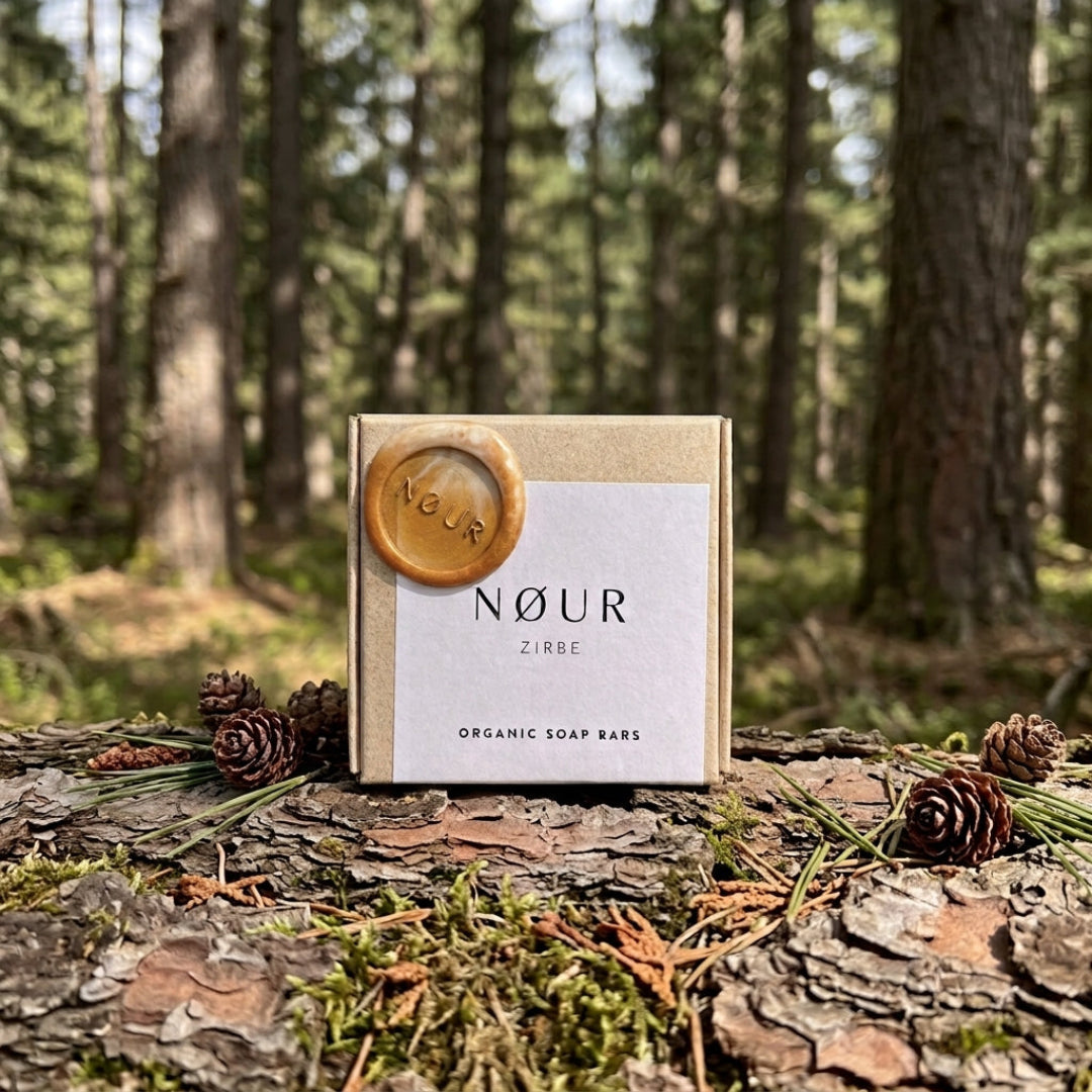 Zirbenseifen-Verpackung im Wald