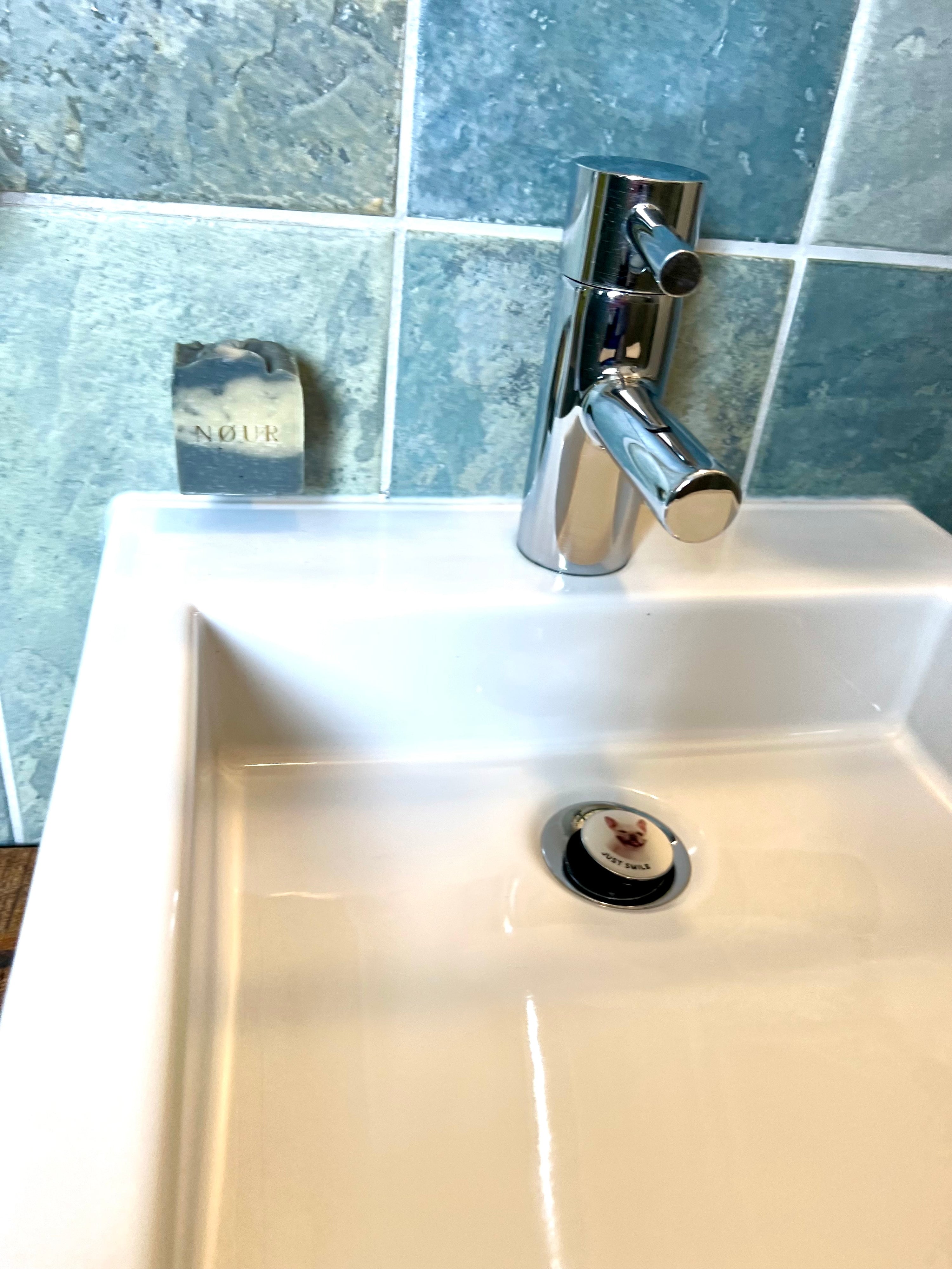 Seifenmagnet Detail – rostfreier Magnet für alle NØUR Naturseifen
