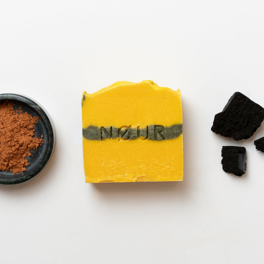Pumpkin Spice Naturseife Zutaten – Babassuöl, Aktivkohle und Orangenöl von NØUR